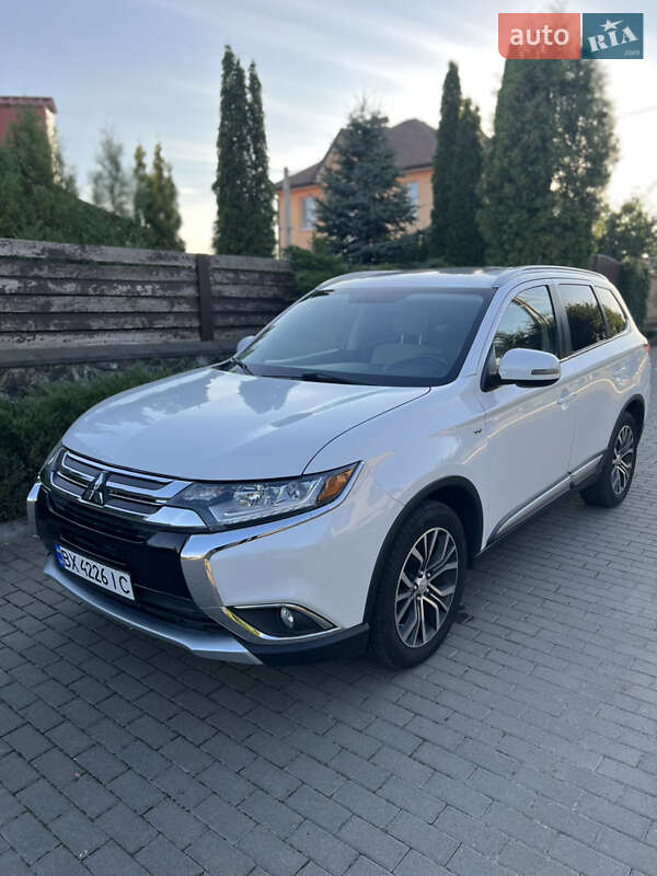 Позашляховик / Кросовер Mitsubishi Outlander 2015 в Хмельницькому