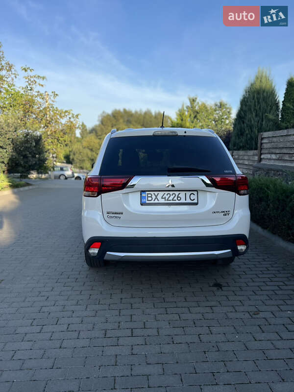 Позашляховик / Кросовер Mitsubishi Outlander 2015 в Хмельницькому