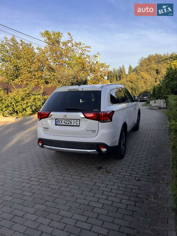 Позашляховик / Кросовер Mitsubishi Outlander 2015 в Хмельницькому