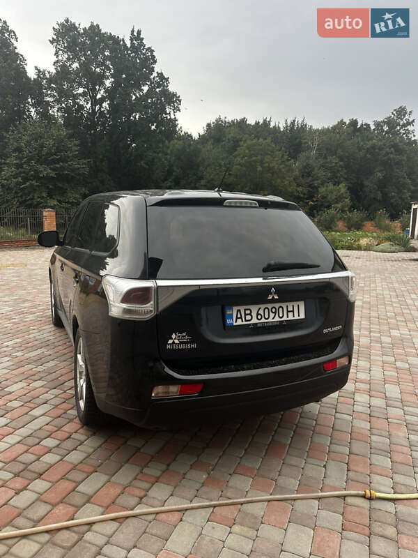 Внедорожник / Кроссовер Mitsubishi Outlander 2013 в Калиновке
