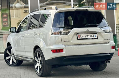 Внедорожник / Кроссовер Mitsubishi Outlander 2012 в 