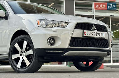 Внедорожник / Кроссовер Mitsubishi Outlander 2012 в 