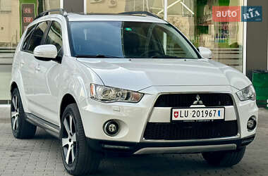 Внедорожник / Кроссовер Mitsubishi Outlander 2012 в 