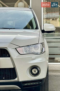 Внедорожник / Кроссовер Mitsubishi Outlander 2012 в 