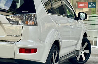 Внедорожник / Кроссовер Mitsubishi Outlander 2012 в 