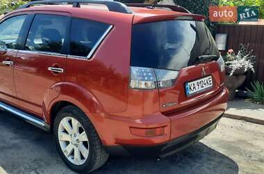 Позашляховик / Кросовер Mitsubishi Outlander 2012 в 