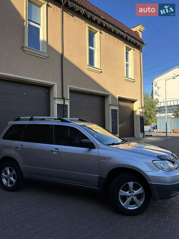 Позашляховик / Кросовер Mitsubishi Outlander 2005 в Софіївській Борщагівці