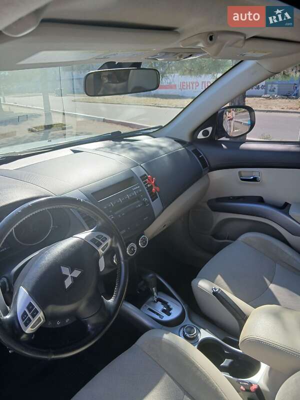 Внедорожник / Кроссовер Mitsubishi Outlander 2010 в Николаеве