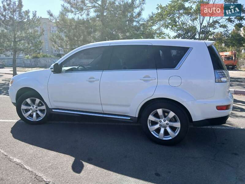 Внедорожник / Кроссовер Mitsubishi Outlander 2010 в Николаеве
