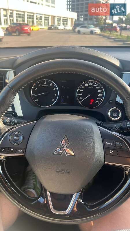 Внедорожник / Кроссовер Mitsubishi Outlander 2021 в Днепре