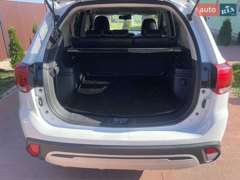 Позашляховик / Кросовер Mitsubishi Outlander 2018 в Києві