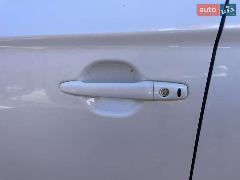 Позашляховик / Кросовер Mitsubishi Outlander 2018 в Києві