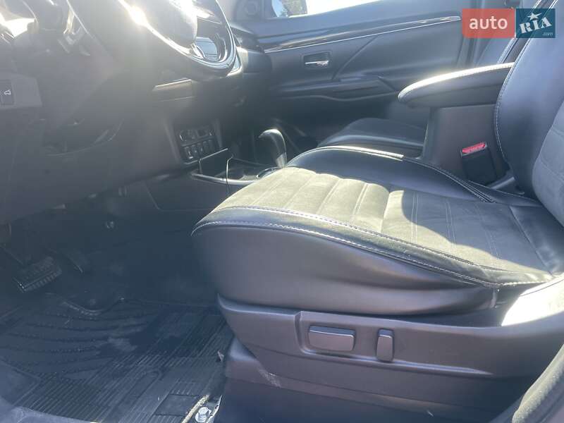 Позашляховик / Кросовер Mitsubishi Outlander 2018 в Києві