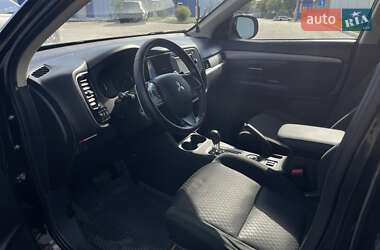 Внедорожник / Кроссовер Mitsubishi Outlander 2013 в 
