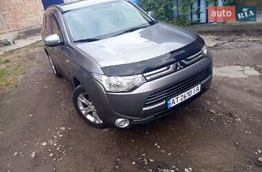 Внедорожник / Кроссовер Mitsubishi Outlander 2012 в 