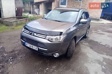 Внедорожник / Кроссовер Mitsubishi Outlander 2012 в 