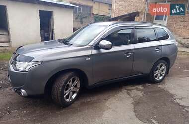 Внедорожник / Кроссовер Mitsubishi Outlander 2012 в 