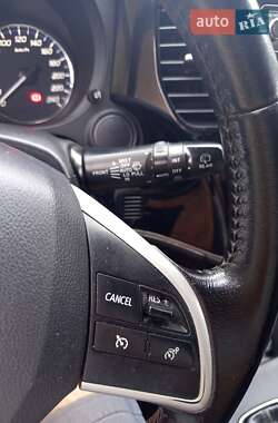 Внедорожник / Кроссовер Mitsubishi Outlander 2012 в 