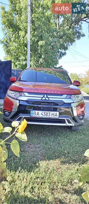 Внедорожник / Кроссовер Mitsubishi Outlander 2018 в 