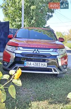 Внедорожник / Кроссовер Mitsubishi Outlander 2018 в 