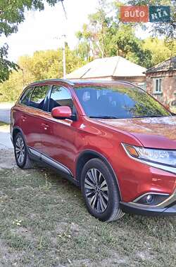 Внедорожник / Кроссовер Mitsubishi Outlander 2018 в 