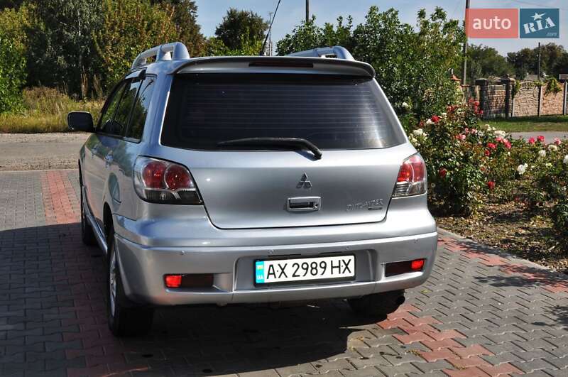 Внедорожник / Кроссовер Mitsubishi Outlander 2004 в Полтаве