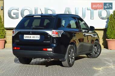 Внедорожник / Кроссовер Mitsubishi Outlander 2013 в 