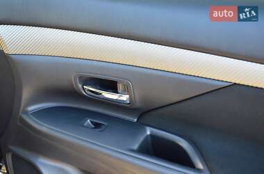Внедорожник / Кроссовер Mitsubishi Outlander 2013 в 