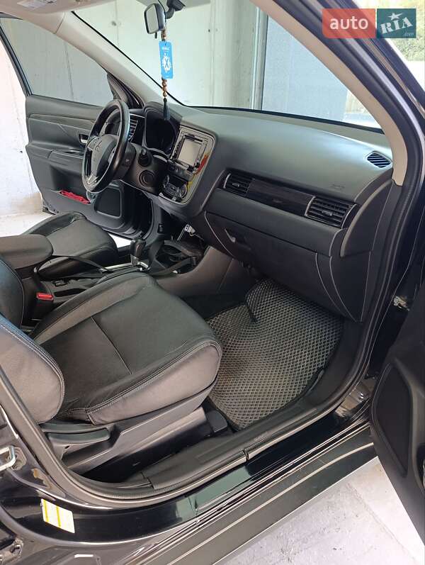 Позашляховик / Кросовер Mitsubishi Outlander 2016 в Білій Церкві фото 34 Позашляховик / Кросовер Mitsubishi Outlander 2016 в Білій Церкві