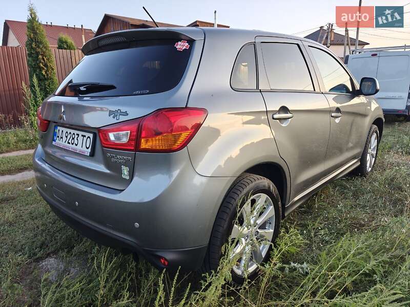 Позашляховик / Кросовер Mitsubishi Outlander 2015 в Києві