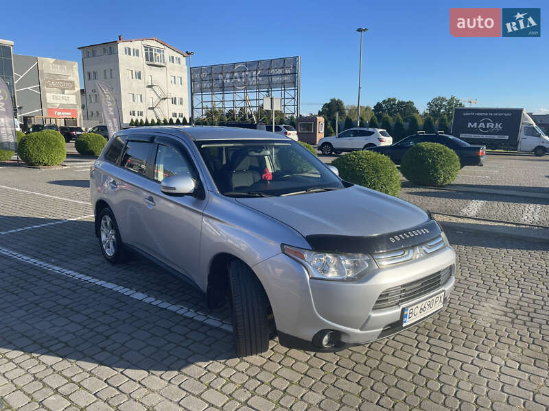 Позашляховик / Кросовер Mitsubishi Outlander 2013 в Львові