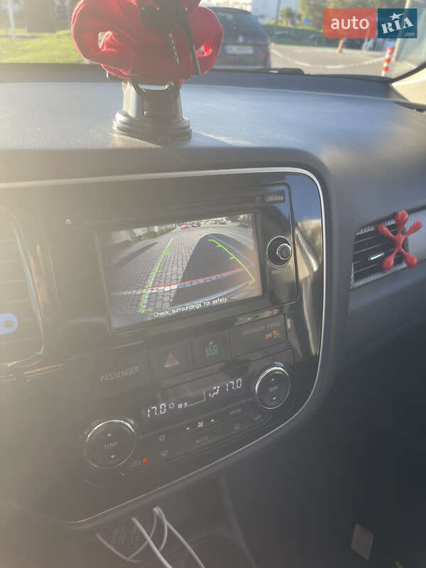 Позашляховик / Кросовер Mitsubishi Outlander 2013 в Львові