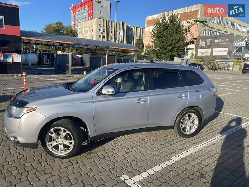 Позашляховик / Кросовер Mitsubishi Outlander 2013 в Львові
