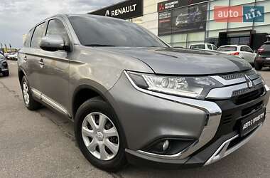 Внедорожник / Кроссовер Mitsubishi Outlander 2021 в 