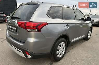 Внедорожник / Кроссовер Mitsubishi Outlander 2021 в 
