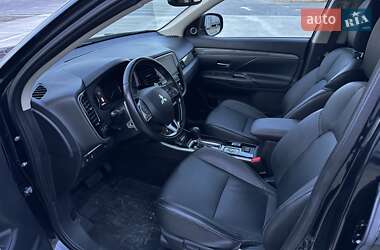Внедорожник / Кроссовер Mitsubishi Outlander 2018 в 