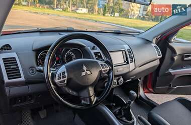Внедорожник / Кроссовер Mitsubishi Outlander 2010 в 