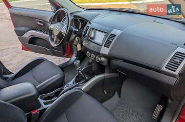 Внедорожник / Кроссовер Mitsubishi Outlander 2010 в 