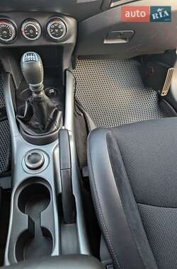 Внедорожник / Кроссовер Mitsubishi Outlander 2010 в 