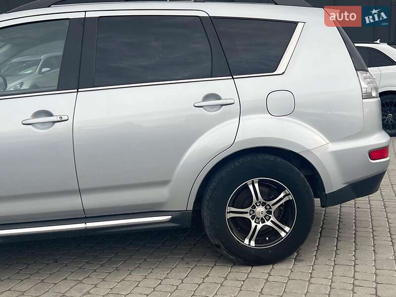 Позашляховик / Кросовер Mitsubishi Outlander 2012 в Львові фото 24 Позашляховик / Кросовер Mitsubishi Outlander 2012 в Львові
