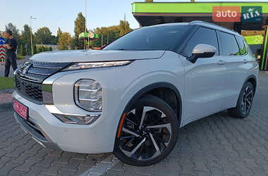 Внедорожник / Кроссовер Mitsubishi Outlander 2022 в 
