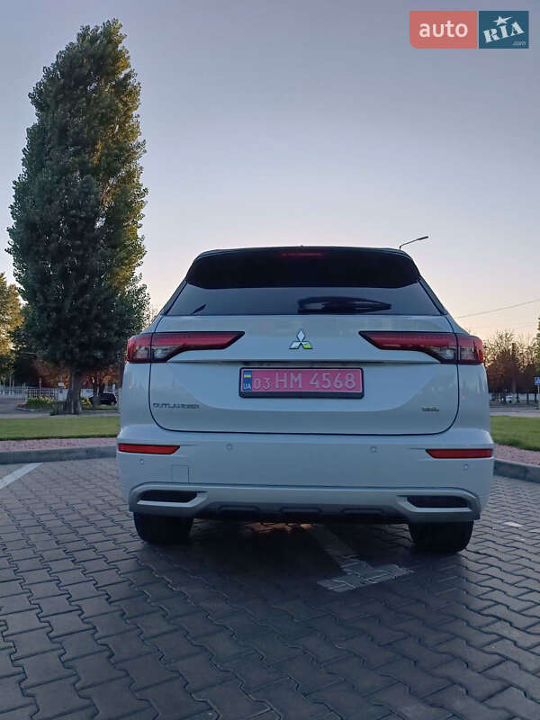 Внедорожник / Кроссовер Mitsubishi Outlander 2022 в Кременчуге