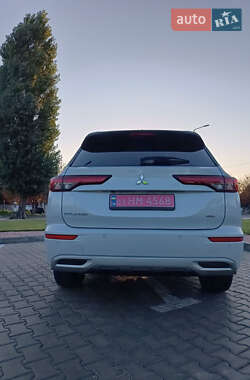 Внедорожник / Кроссовер Mitsubishi Outlander 2022 в 