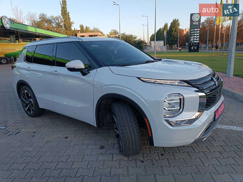 Внедорожник / Кроссовер Mitsubishi Outlander 2022 в Кременчуге