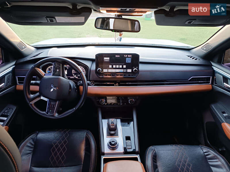 Внедорожник / Кроссовер Mitsubishi Outlander 2022 в Кременчуге