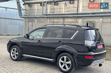 Внедорожник / Кроссовер Mitsubishi Outlander 2011 в 