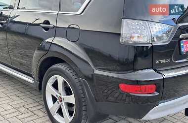 Внедорожник / Кроссовер Mitsubishi Outlander 2011 в 