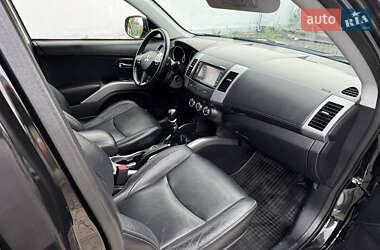 Внедорожник / Кроссовер Mitsubishi Outlander 2011 в 