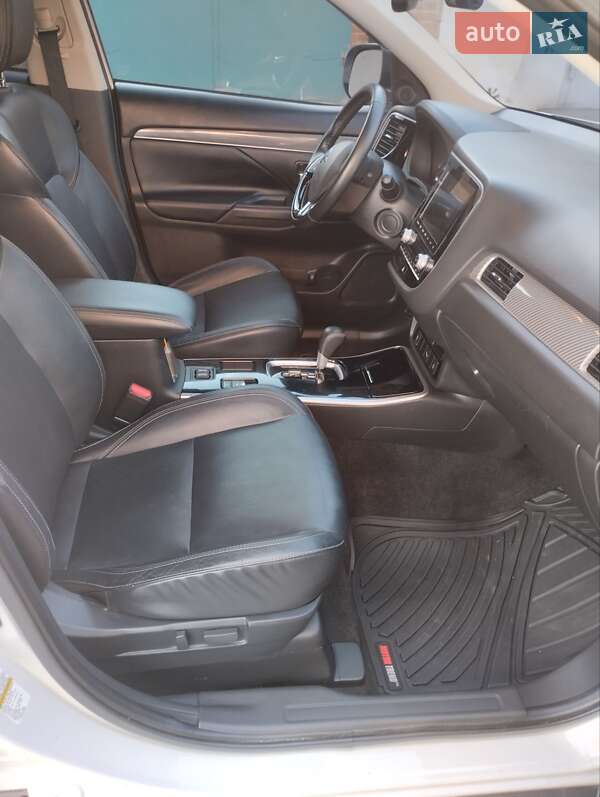 Внедорожник / Кроссовер Mitsubishi Outlander 2019 в Полтаве