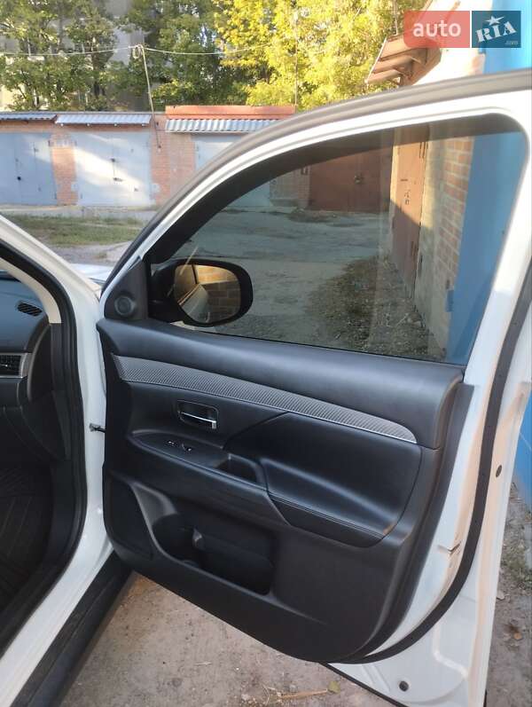 Внедорожник / Кроссовер Mitsubishi Outlander 2019 в Полтаве